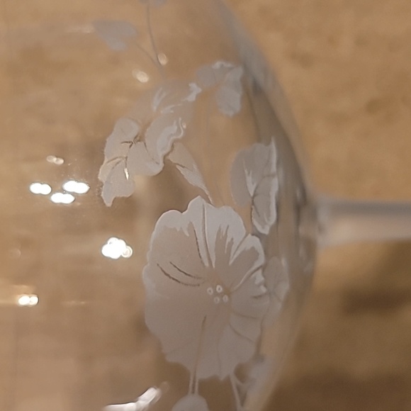 Etched Crystal Wine Glass - Picture 3 of 5